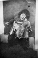 Milan Skrbinšek kot Kaliban - William Shakespeare: Vihar. Režija: Osip Šest, scena: Vaclav Skrušny. SNG Drama Ljubljana, 13. 3. 1930
Fotografija je last: SLOGI (SGM)
Neg.: S.XLI, 233, sig. 320