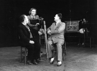 Učene ženske - Kovič, Danilova, Cesar - Jean-Baptiste Poquelin Molière: Učene ženske - II. dej., 3. priz. SNG Drama Ljubljana, 20. 10. 1946. Fotografije z vaje dne 12. 10. 1946.
Foto Slovenija 3508/9.
Neg.: S.LXVII, 49; sig. 1630