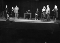 Učene ženske - Simčič, Jan, Kralj, Cesar, Brezigar, Marija Vera, Danilova, Sever, Juvan - Jean-Baptiste Poquelin Molière: Učene ženske. SNG Drama Ljubljana, 20. 10. 1946. Fotografije z vaje dne 12. 10. 1946.
Foto Slovenija 3508/19.
Neg.: S.LXVII, 55; sig. 1636