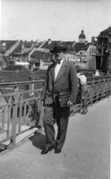 Filip Kumbatovič st. - Oče Filipa Kumbatoviča Kalana - advokat v Mariboru. Fotografiran na mostu ob kavarni Holynsky, Ljubljana.