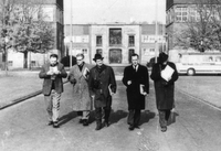 Homo mensura - Ob literarnih večerih, organiziranih po Nemčiji - Dortmund, jesen 1964. Tretji z leve Filip Kumbatovič Kalan, četrti dr. Lojze Krakar, peti Kajetan Kovič.