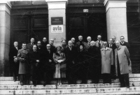 Homo mensura  - 50. obletnica mature na mariborski realki, Maribor, 13.12.1978 - Kumbatovič stoji peti z leve.