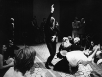 Pupilija, papa Pupilo pa Pupilčki - Kralj, Žagar, Svetina, Levstik, Jesih, Iucundus, Kocbek - Gledališče Pupilije Ferkeverk, 29. 10. 1969, Viteška dvorana Križank.
Prizor: Uganke