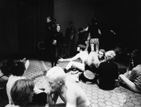 Pupilija, papa Pupilo pa Pupilčki - Žagar, Jesih, Kralj, Kozina, Levstik, Svetina, Iucundus, Miklavc - Gledališče Pupilije Ferkeverk, 29. 10. 1969, Viteška dvorana Križank.
Prizor: Uganke