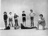 Pupilija, papa Pupilo pa Pupilčki  - TV-snemanje. December 1969 ali januar 1970.
VI. prizor: Matjaž Kocbek se igra z globusom

