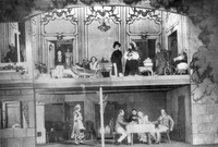 J. N. Nestroy: Pritličje in prvo nadstropje - zgoraj: Lipah, Juvan, Kralj, Boltar, spodaj: Juvan, Skrbinšek, Železnik, Danilova, Levar - SNG Drama Ljubljana, 24. 9. 1931.
Fotografija je last: SLOGI (SMG).
Neg.: S.LXXII, 74, sig. 3230