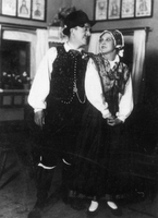 Cvetko Golar: Vdova Rošlinka - Levar, Danilova - SNG Drama Ljubljana, 27. 4. 1930.
Fotografija je last: SLOGI (SMG).
Neg.: S.LXXII, 71, sig. 3227