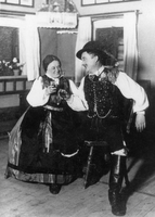 Cvetko Golar: Vdova Rošlinka - Juvan, Levar - Cvetko Golar: Vdova Rošlinka, SNG Drama Ljubljana, 27. 4. 1930.
Foto: Josip Pogačnik.
Vir: Album Jan - Juvan.
Neg.: 330, 74; sig. 31657.
